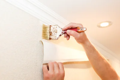 Pose de papier peint à Ayse — revêtements muraux et toiles de verre